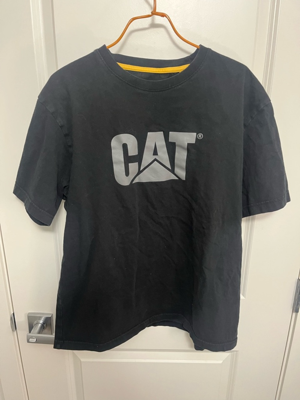 Caterpillar Men's Black T-Shirt with Gray Logo in size M